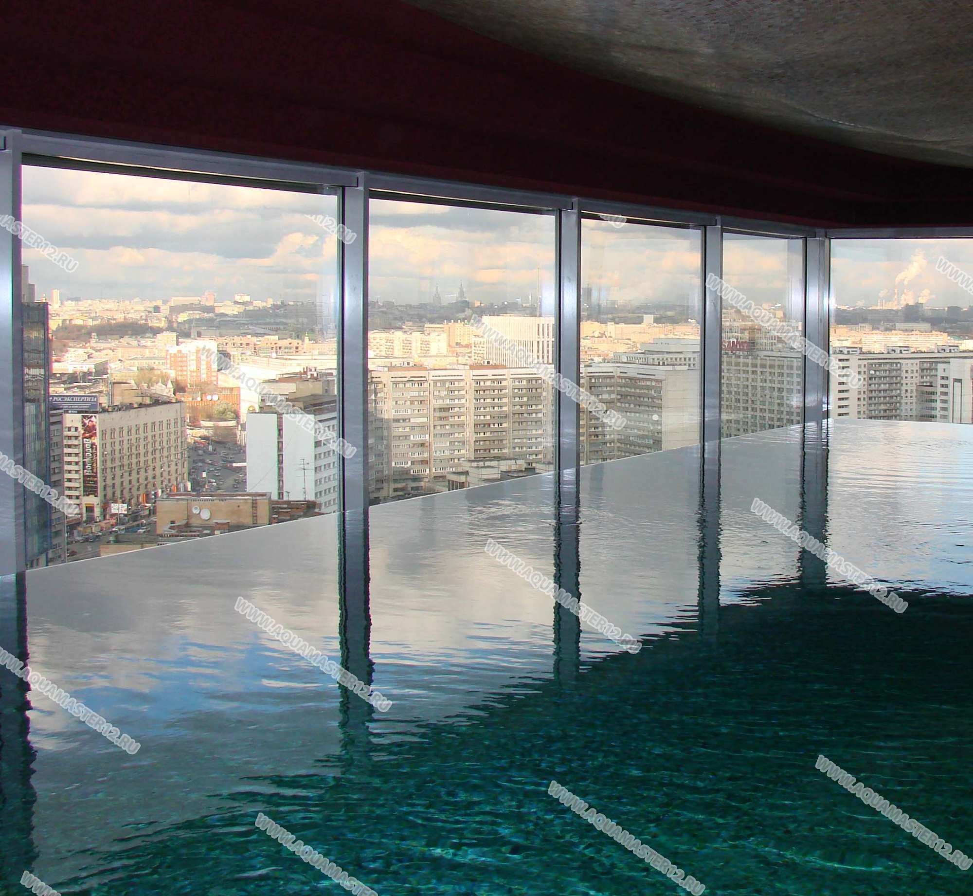 Живу на 20 этаже. Бассейн Москва Сити 61 этаж. Бассейны на этаже. Пентхаус в Екатеринбурге с бассейном. Бассейн на 21 этаже.